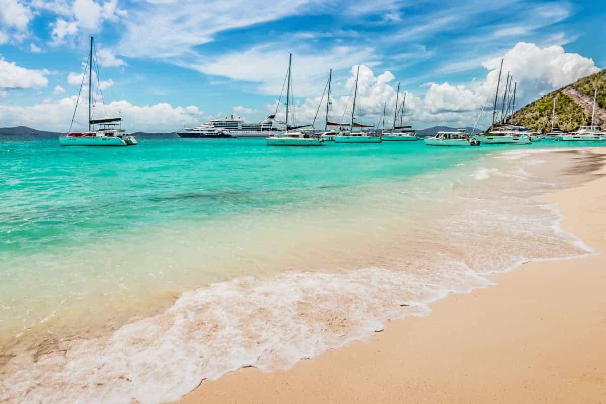 White bay water and boats